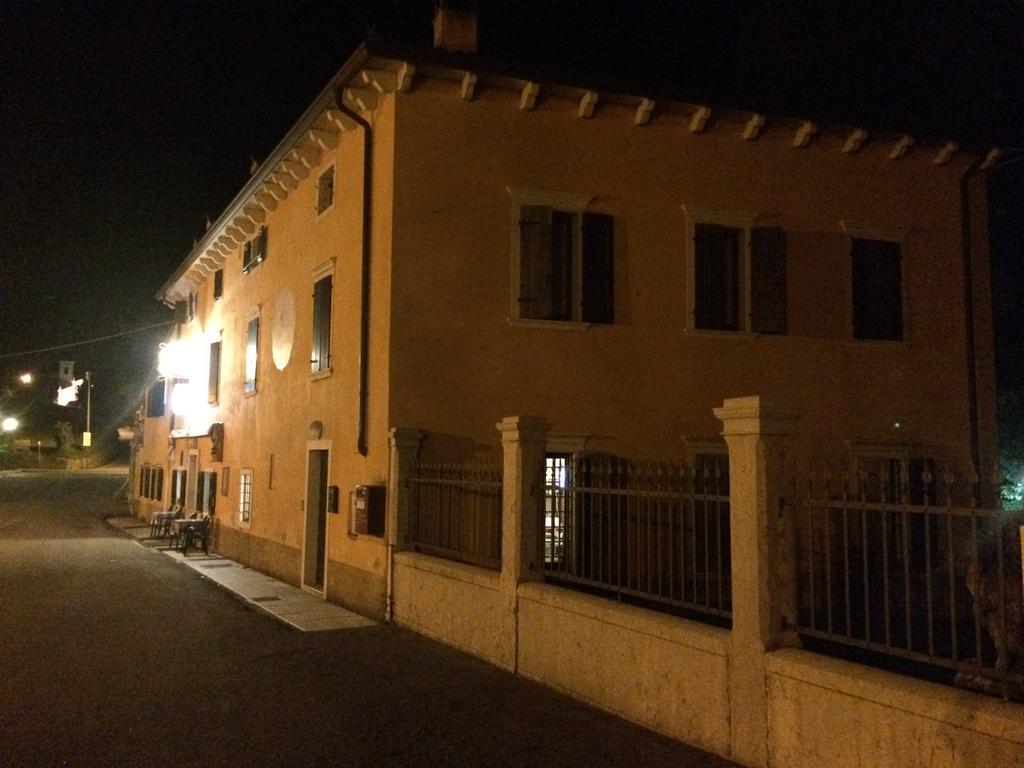 Albergo Al Platano Caprino Veronese Exterior foto