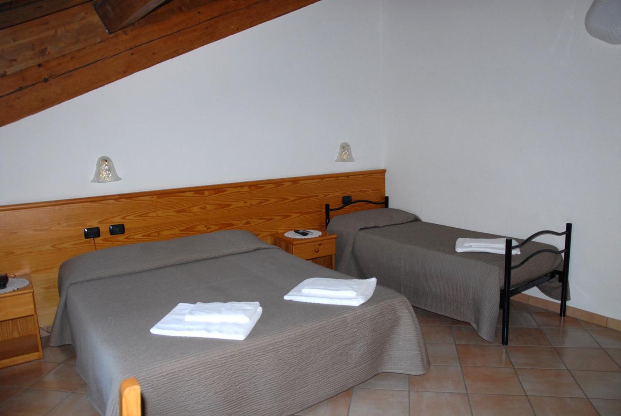Albergo Al Platano Caprino Veronese Habitación foto