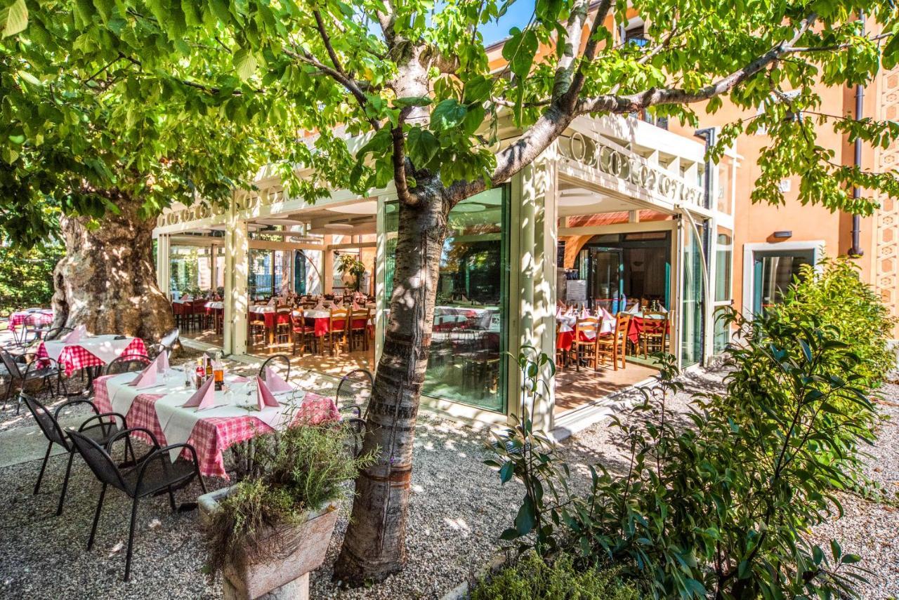 Albergo Al Platano Caprino Veronese Exterior foto