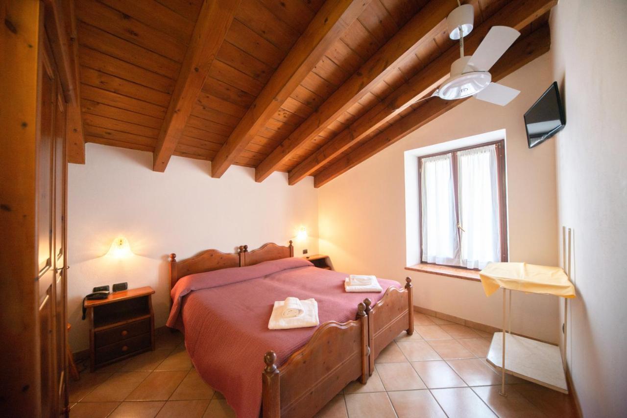 Albergo Al Platano Caprino Veronese Exterior foto