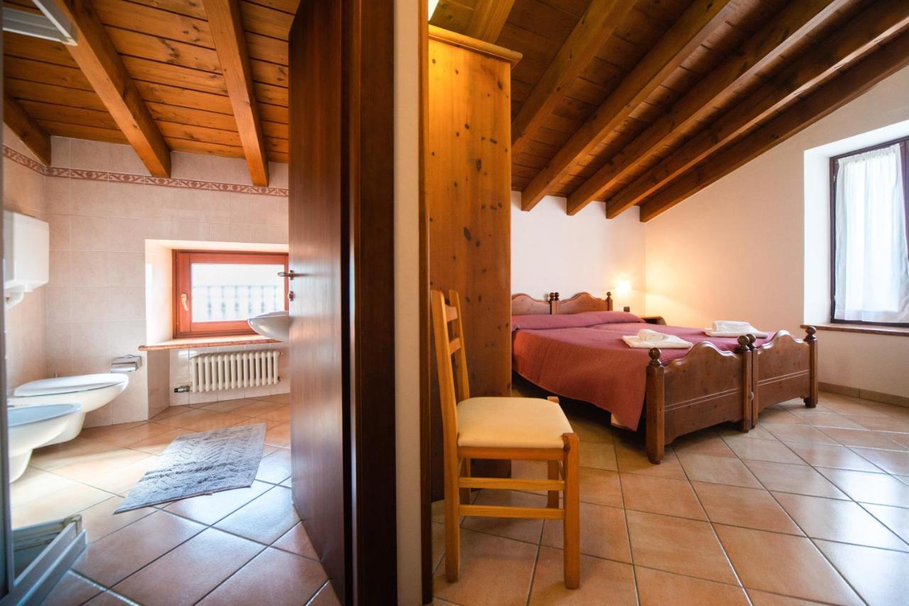 Albergo Al Platano Caprino Veronese Exterior foto