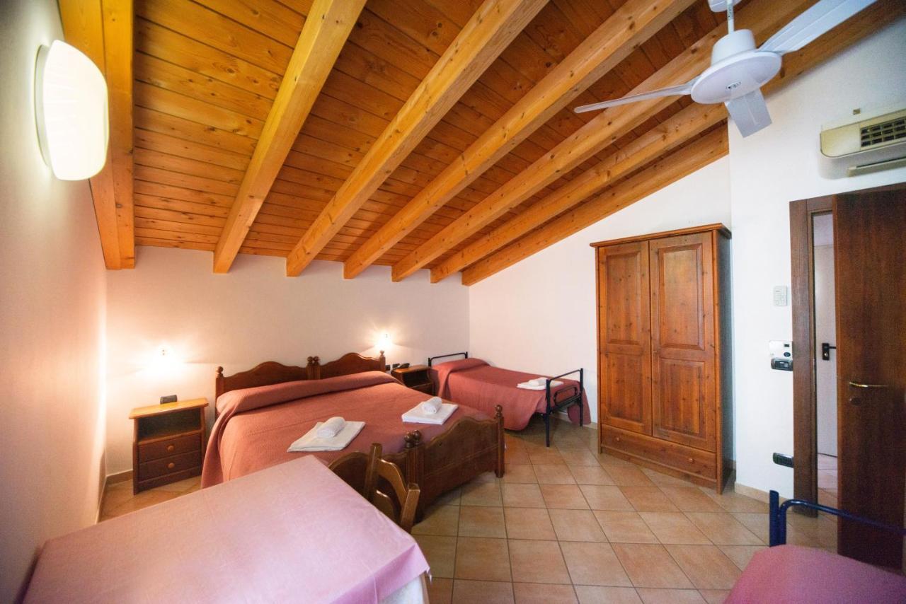 Albergo Al Platano Caprino Veronese Exterior foto