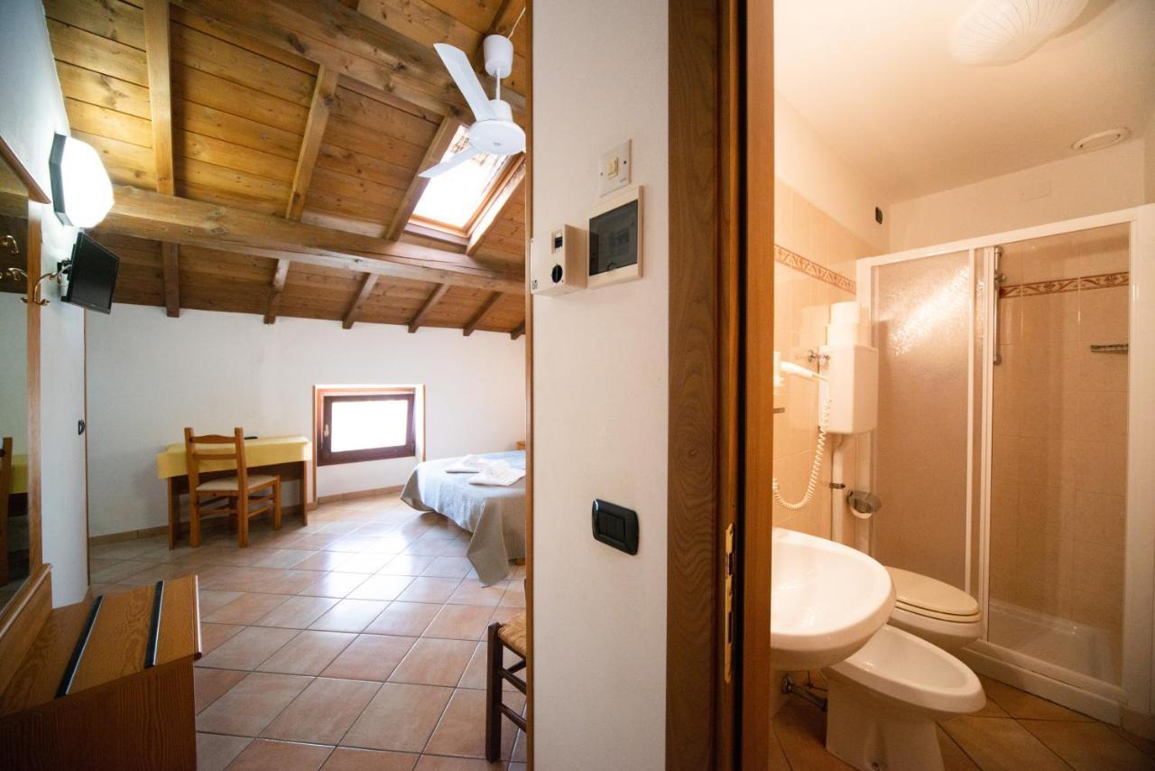 Albergo Al Platano Caprino Veronese Exterior foto